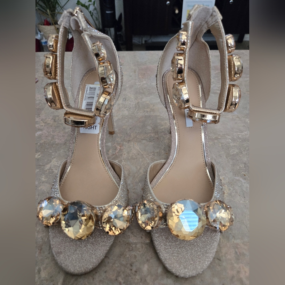 Gianni Bini Oaklynn rhinestone jeweled ankle cuff dress sandals in gold.  Size 8